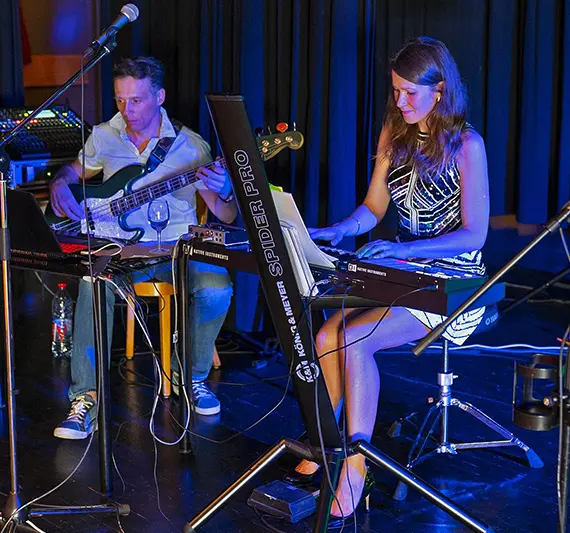Liveband Meelton spielt Livemusik